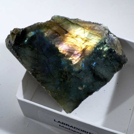 Labradorite de Madagascar - boite de collection 6cm