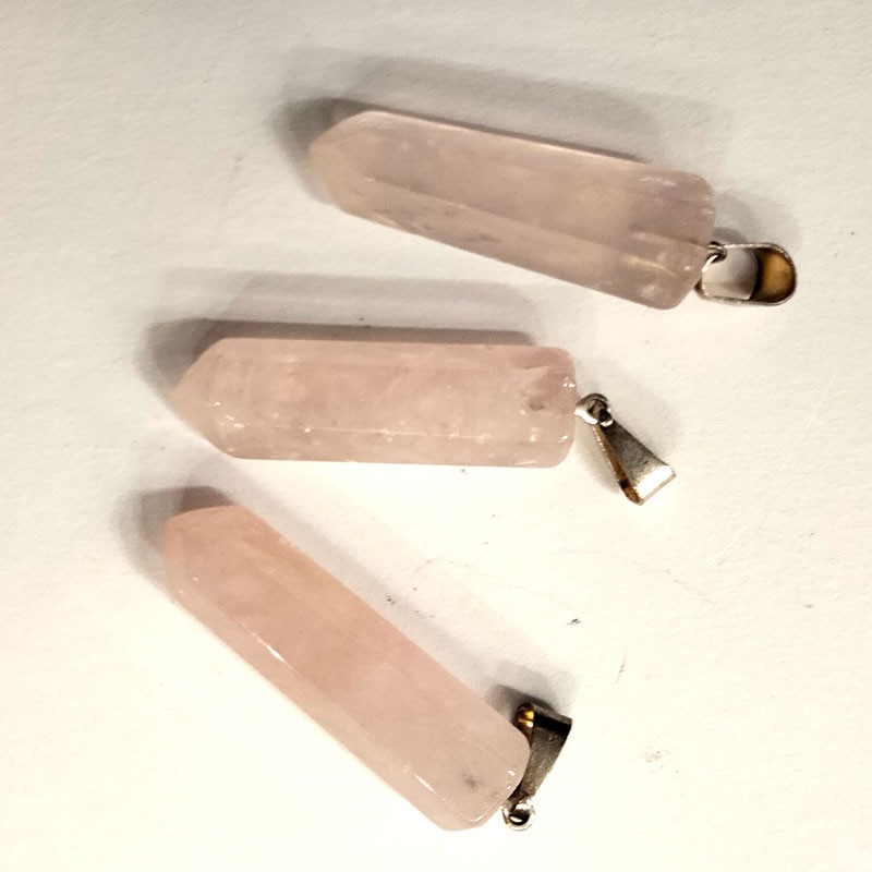 Pendentif pointe simple en quartz rose 3cm