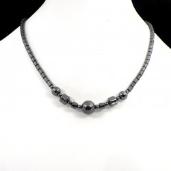 Collier en hématite avec perles en boules