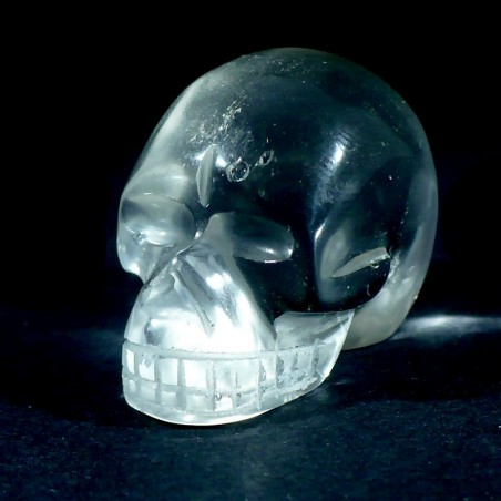 crâne sculpté en cristal de roche du brésil 3cm