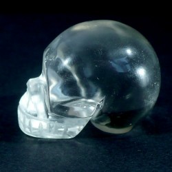 crâne sculpté en cristal de roche du brésil 3cm