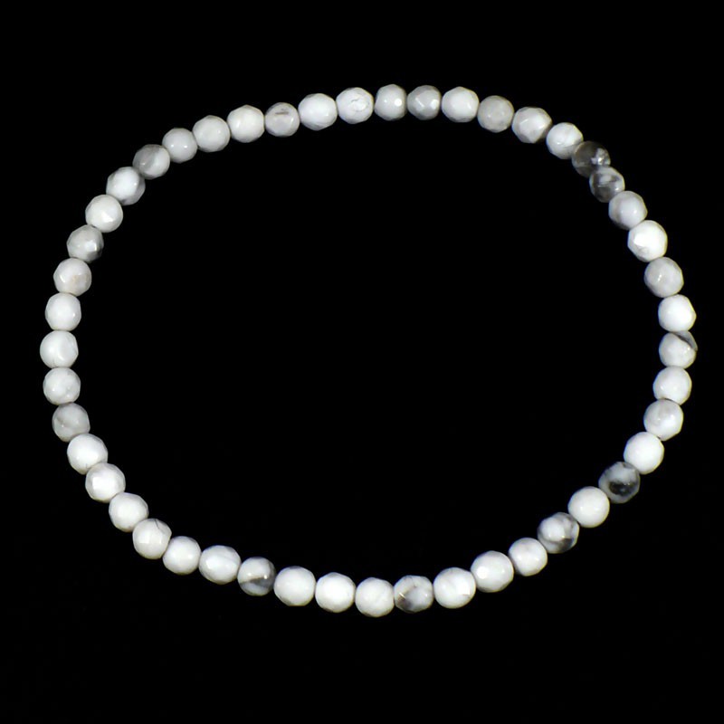 bracelet en howlite perles facettées 4mm