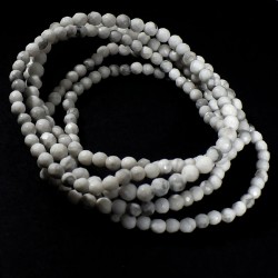 bracelet en howlite perles facettées 4mm