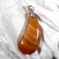 Pendentifs en agate rubanée orange