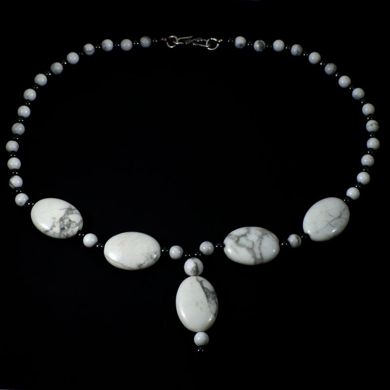 Collier création en howlite Collier création en howlite