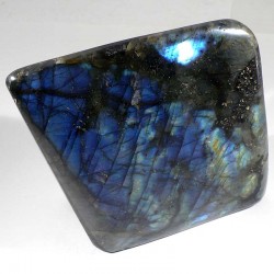 Forme libre en labradorite de Madagascar 12cm