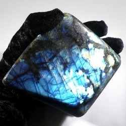 Forme libre en labradorite de Madagascar 12cm