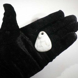 Pendentif galet plat en howlite - magnésite 4cm