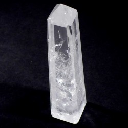 obélisque taillée en cristal de roche 11cm
