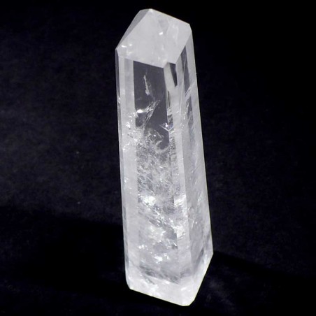 obélisque taillée en cristal de roche 11cm obélisque taillée en cristal de roche 11cm