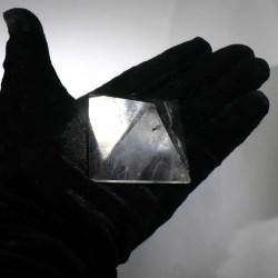 pyramide taillée en cristal de roche 5cm