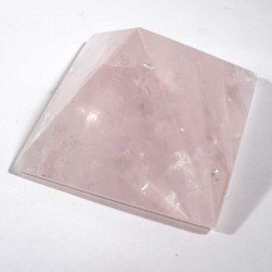 Pyramide taillée en quartz rose 4cm