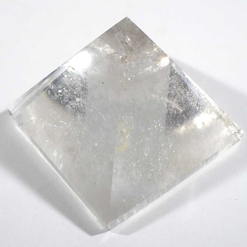 Pyramide taillée en cristal de roche 4cm Pyramide taillée en cristal de roche 4cm